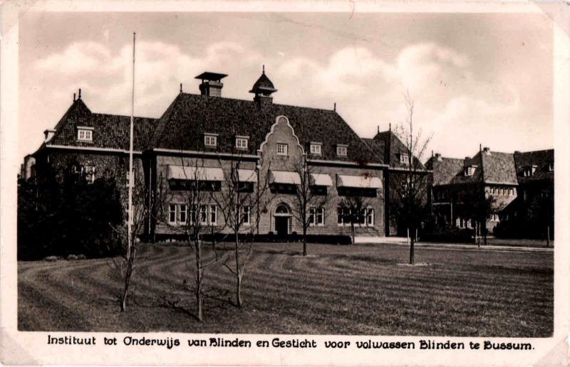 Ansichtkaart waarvan de achterzijde het complex op 25 oktober 1944 als evacuatieverblijf noemt.