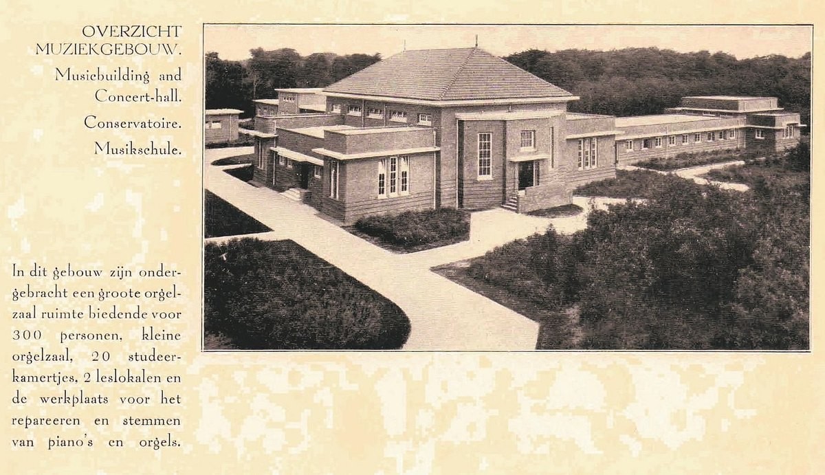 Het muziekgebouw, afbeelding uit een historische instituutsbrochure (Bussums Historisch Tijdschrift 36/2).